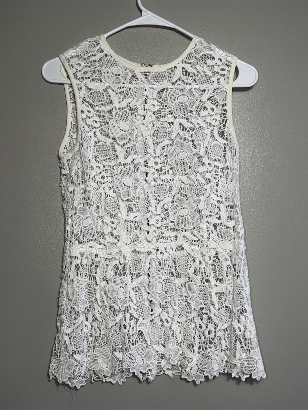 Cabi White Lace Sleeveless Top Floral Crochet Small